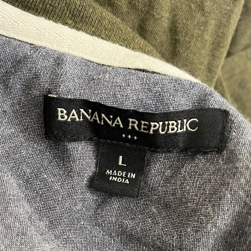 Banana Republic Dark Green Tee with Patterned Pocket